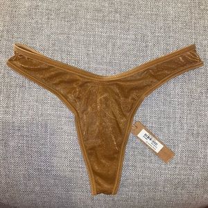 SKIMS GLISSENETTE THONG (chai)